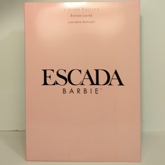 🌹🍃New In Box~Limited Edition 1996 ESCADA Barbie Doll - Picture 4 of 7